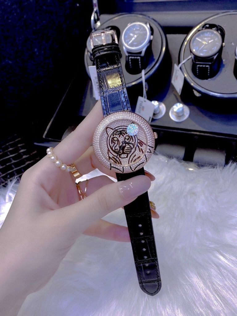 Đồng hồ Cartier đính đá