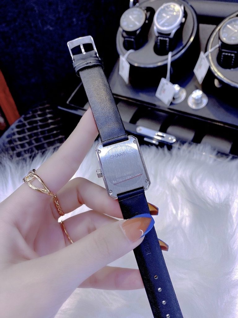 Đồng hồ Chanel nữ dây da