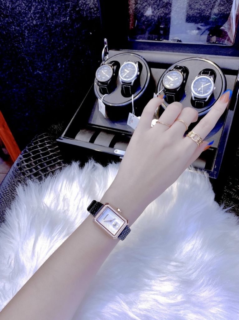 Đồng hồ Chanel nữ đính đá
