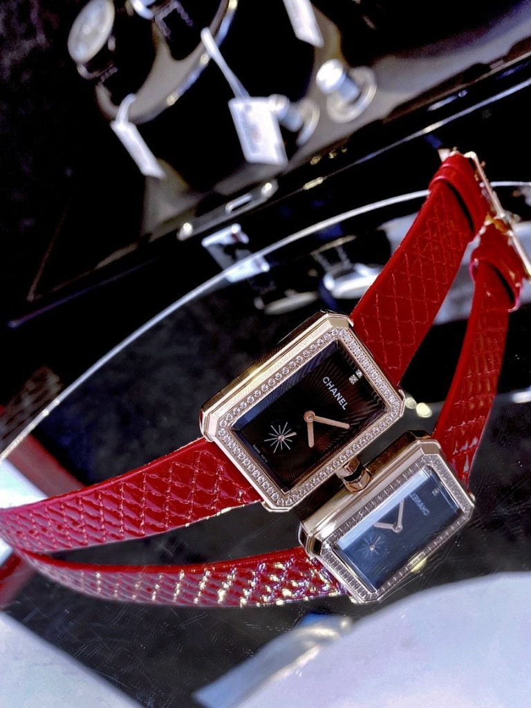 Đồng hồ Chanel nữ đính đá