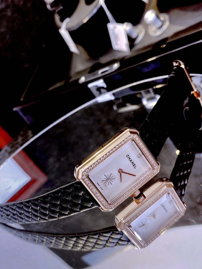 Đồng hồ Chanel nữ mặt chữ nhật