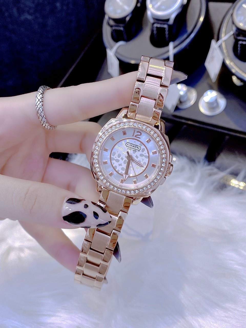 Đồng hồ Coach nữ dây kim loại Đồng hồ Coach nữ dây kim loại