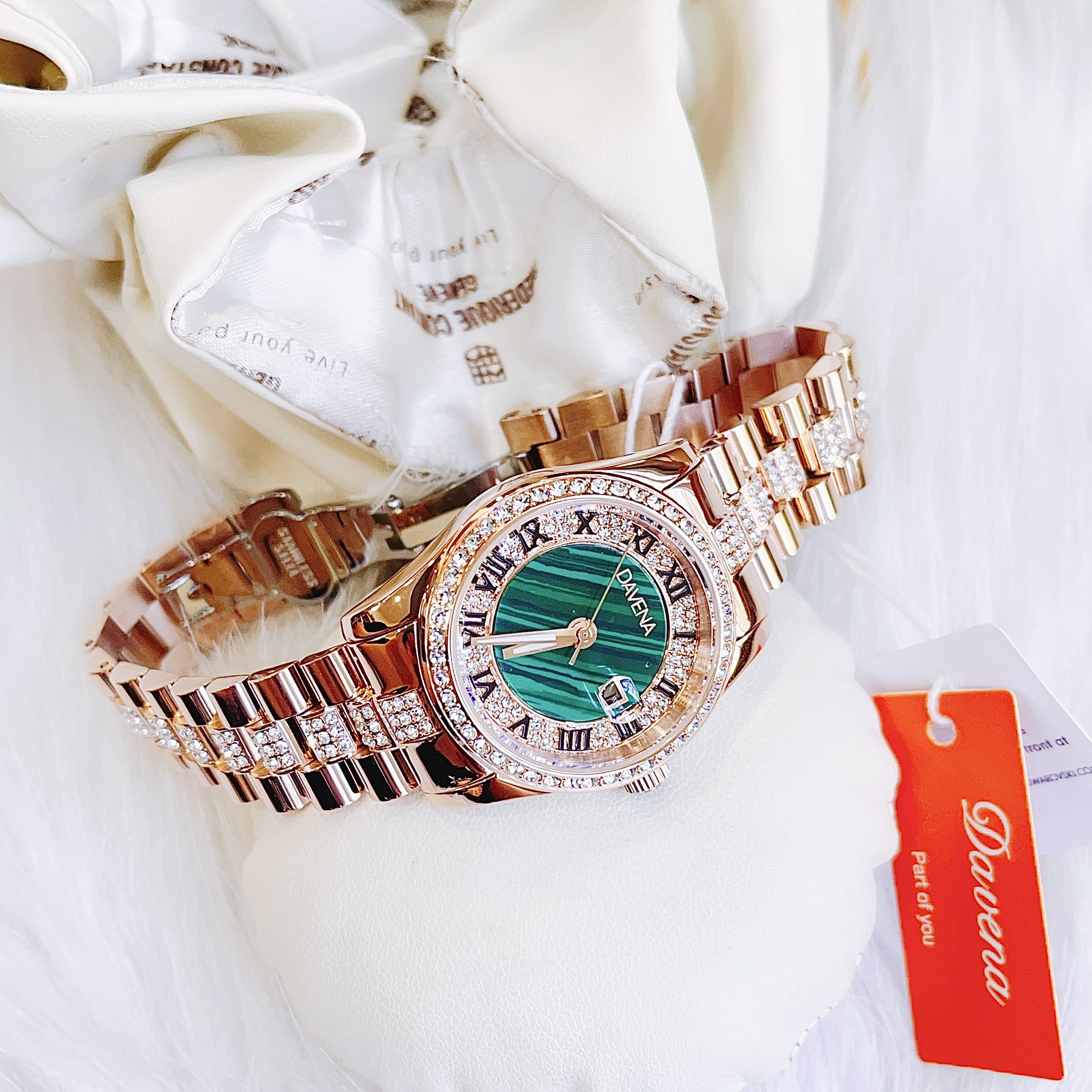 Đồng hồ Davena nữ dây kim loại Đồng hồ Davena nữ dây kim loại