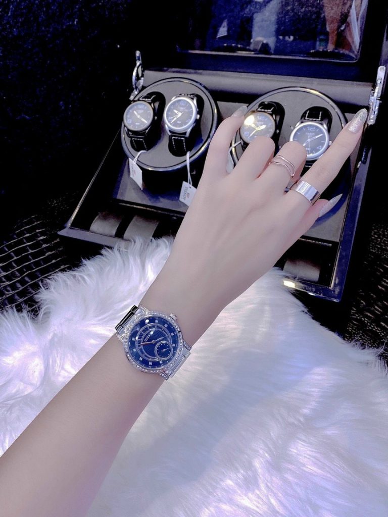 Đồng hồ Guess nữ dây kim loại