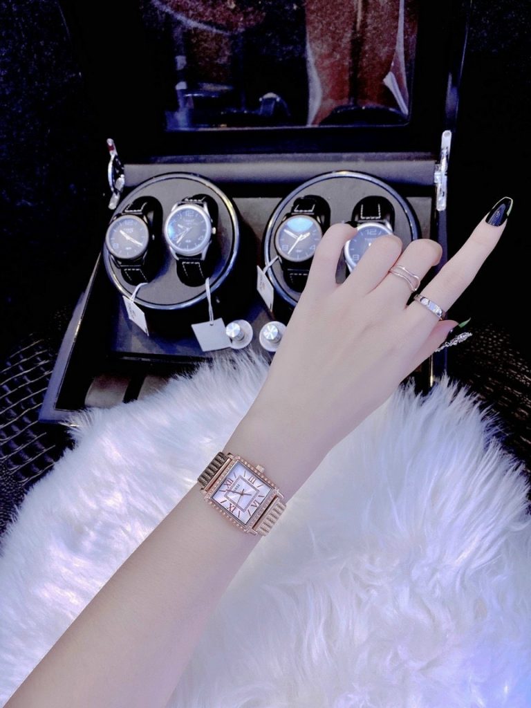 Đồng hồ Guess nữ mặt vuông