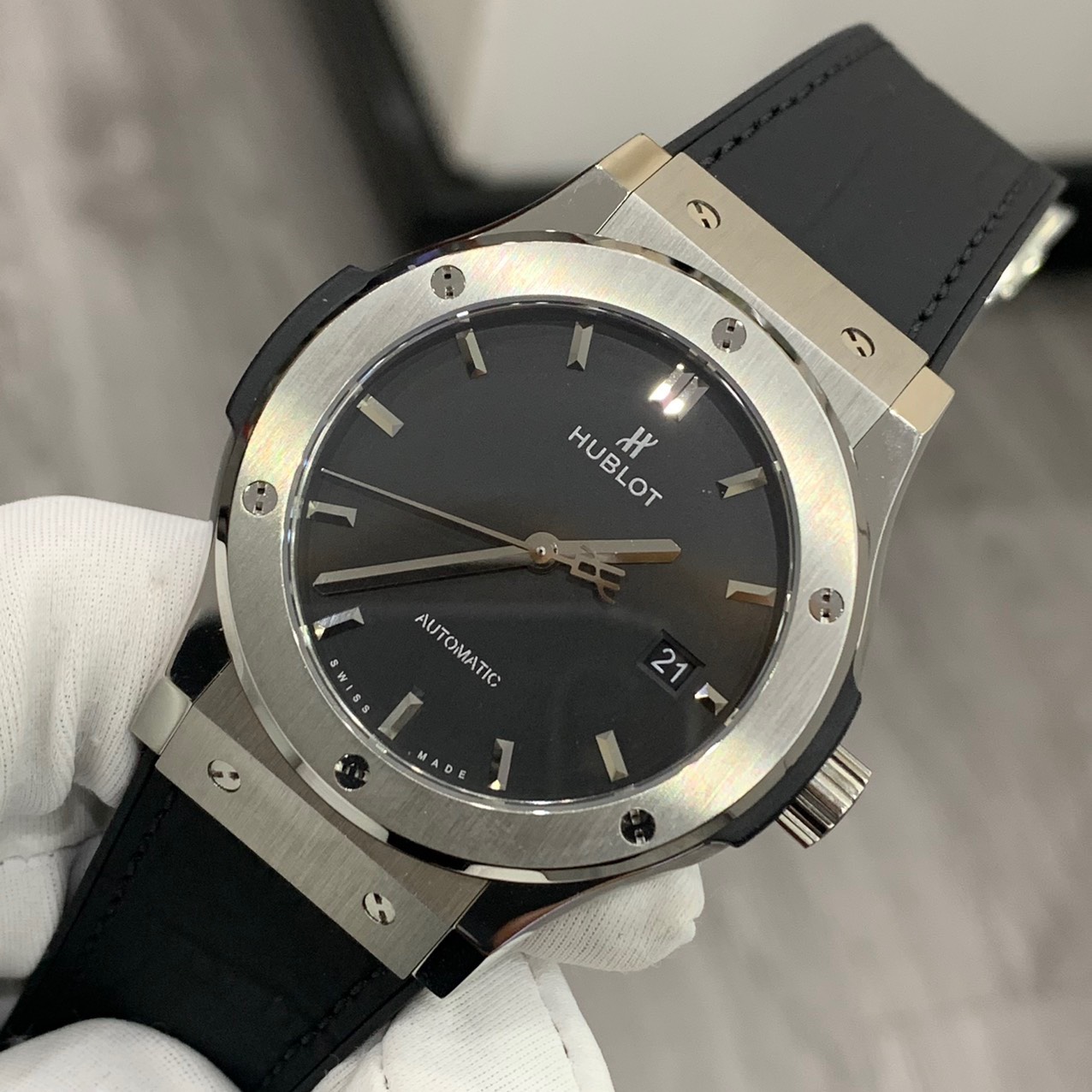 Đồng hồ Hublot Automatic màu đen Đồng hồ Hublot Automatic màu đen