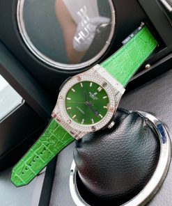 Đồng hồ Hublot màu xanh lá cây