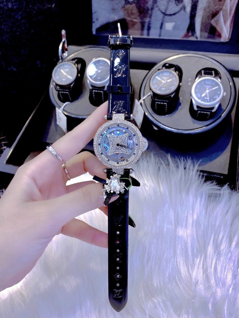 Đồng hồ Louis Vuitton nữ dây da màu đen