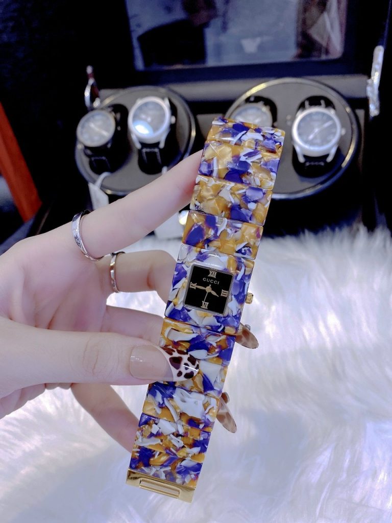 Đồng hồ đeo tay nữ Gucci