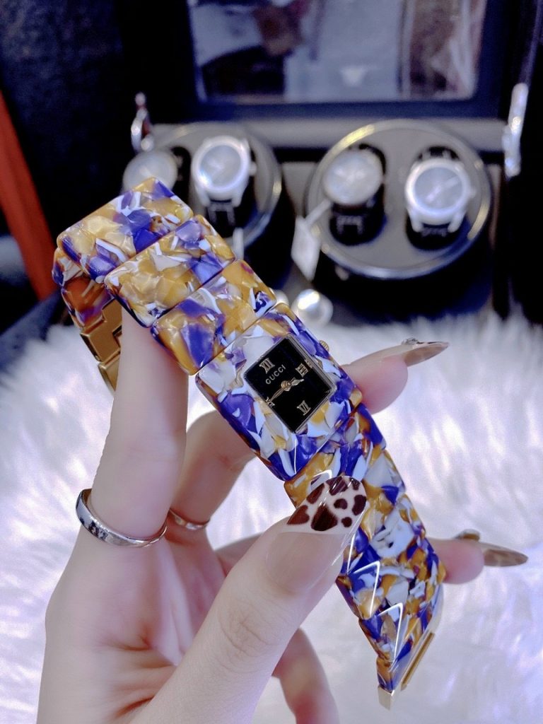 Đồng hồ nữ dạng lắc tay Gucci
