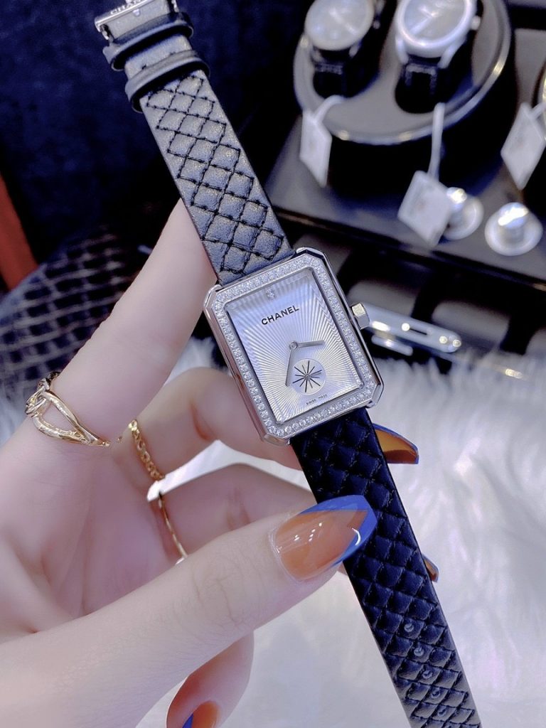 Đồng hồ nữ dây da Chanel