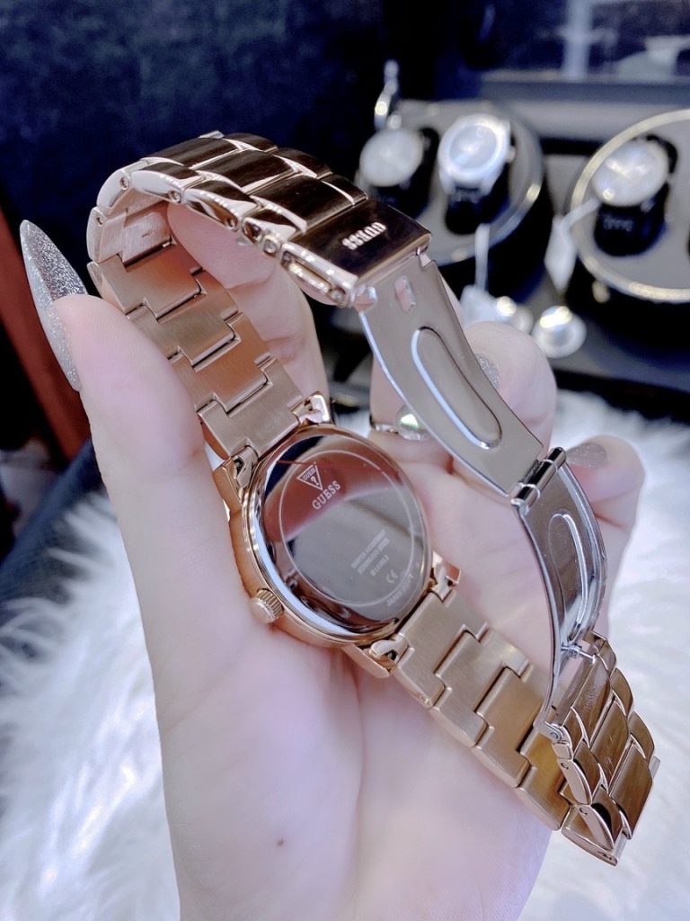 Đồng hồ nữ giá rẻ Guess