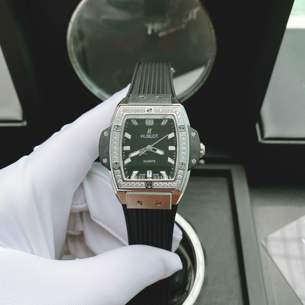 Đồng hồ Hublot dây cao su màu đen