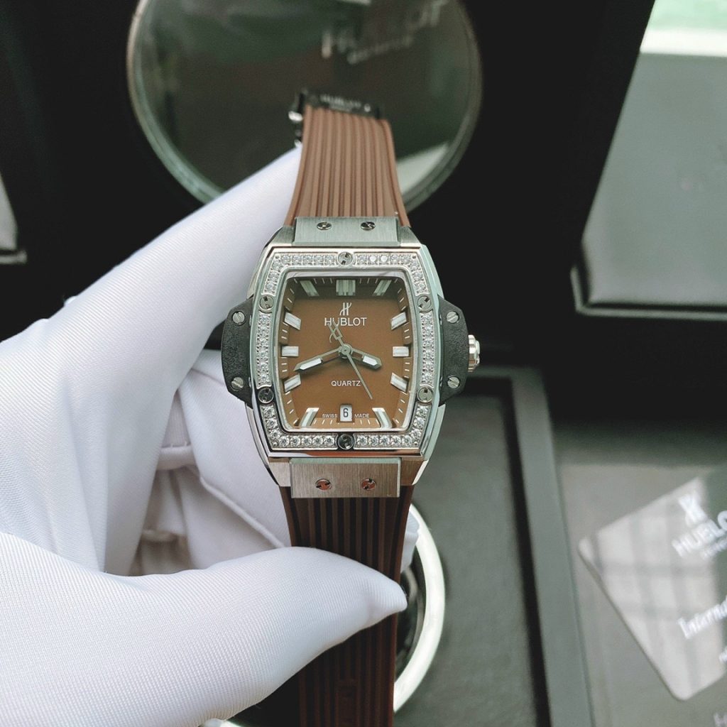 Đồng hồ Hublot dây cao su màu nâu