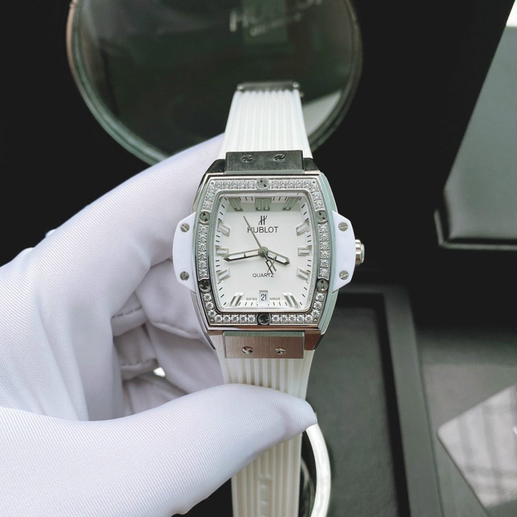 Đồng hồ Hublot dây cao su màu trắng