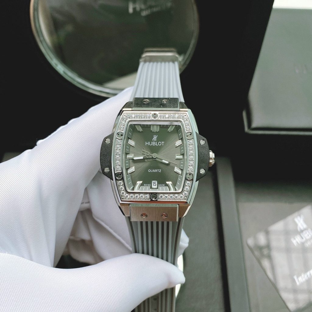 Đồng hồ Hublot dây cao su màu xám