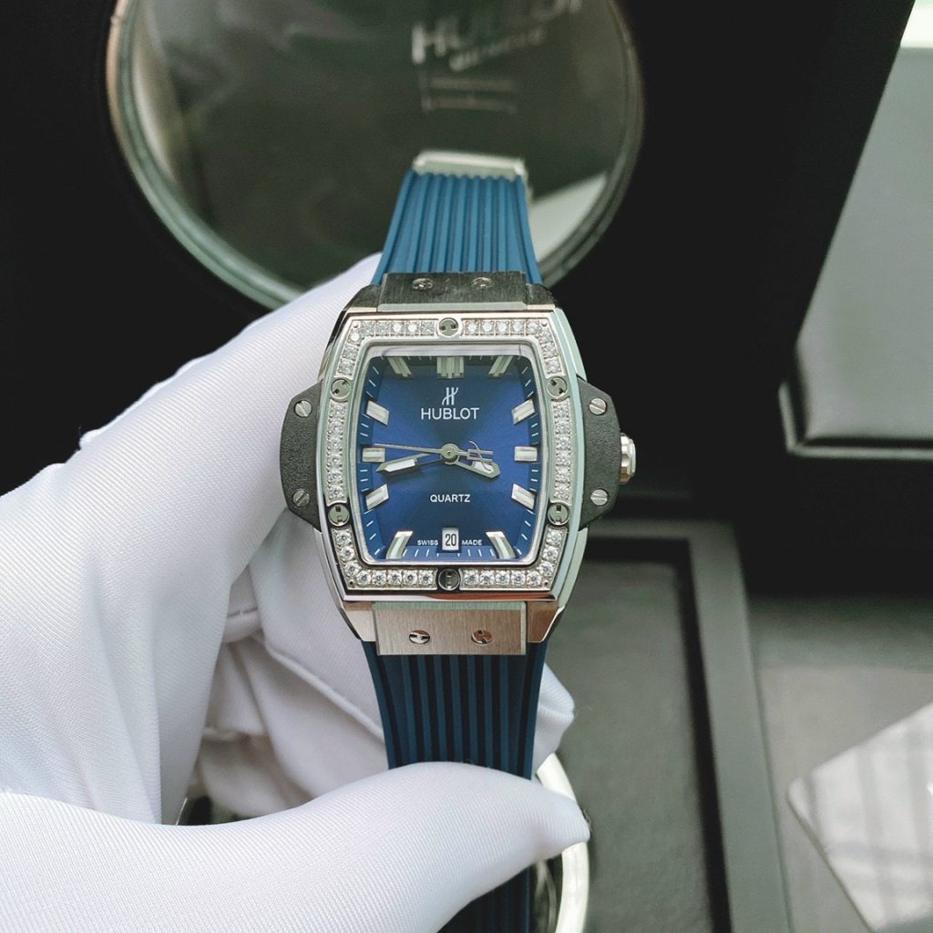 Đồng hồ Hublot dây cao su màu xanh dương