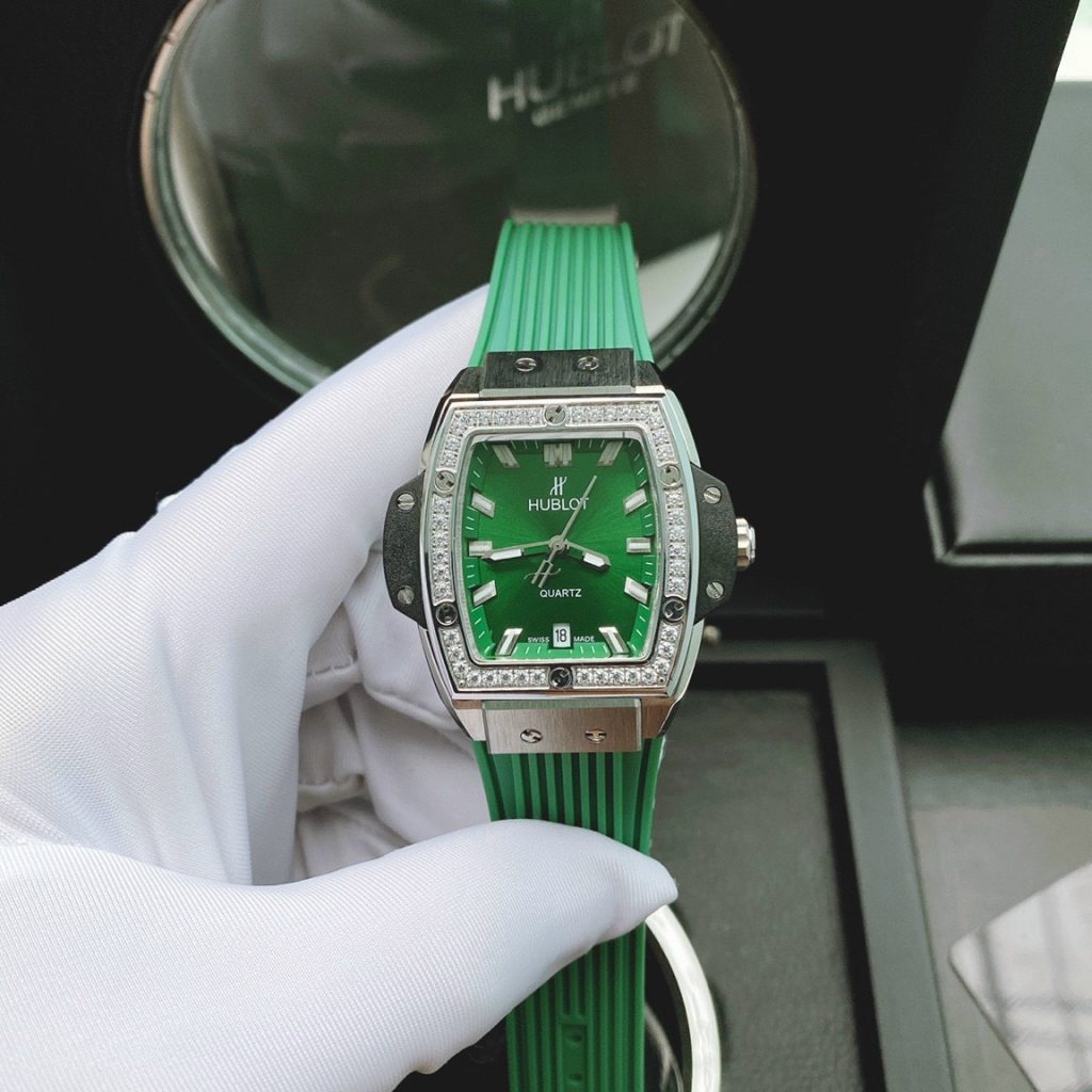 Đồng hồ Hublot dây cao xu màu xanh lá cây