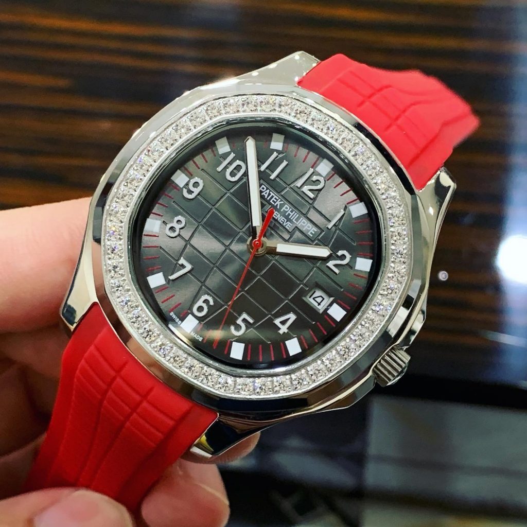 Đồng hồ Patek Philippe dây cao su màu đỏ