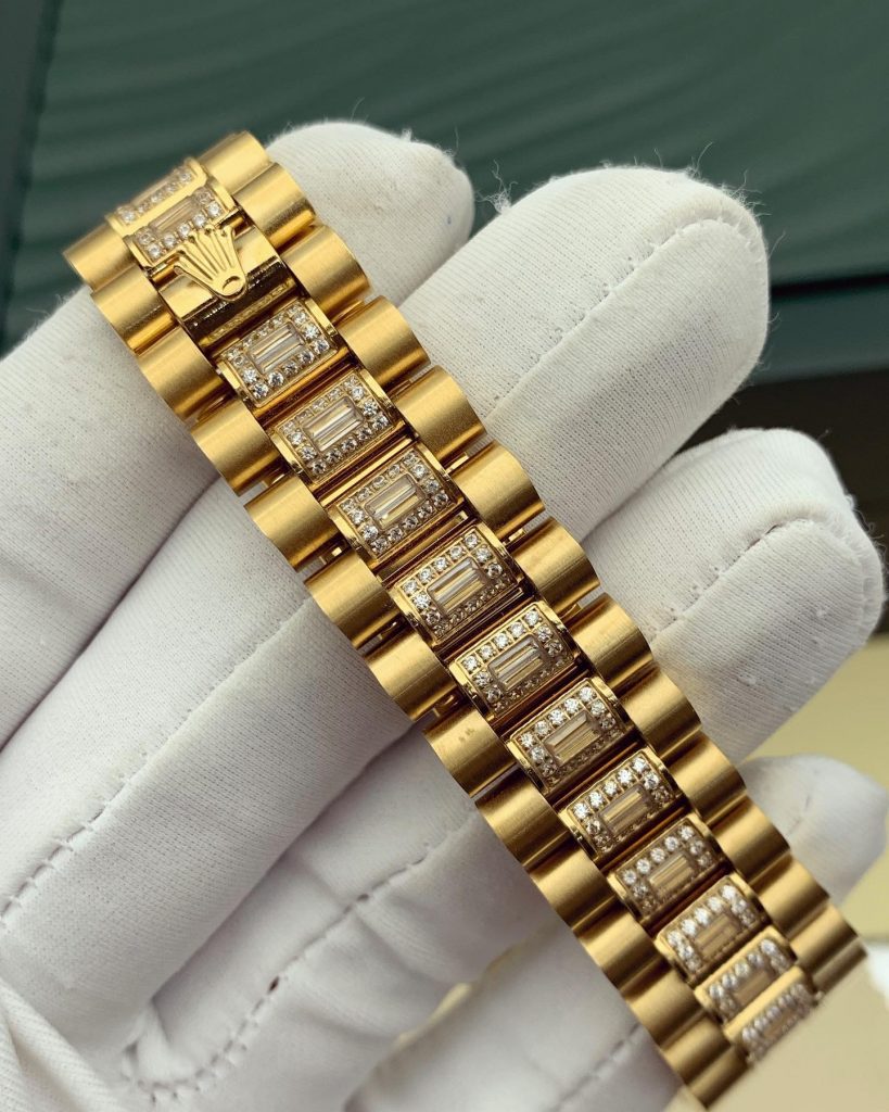 Đồng hồ Rolex dây kim loại