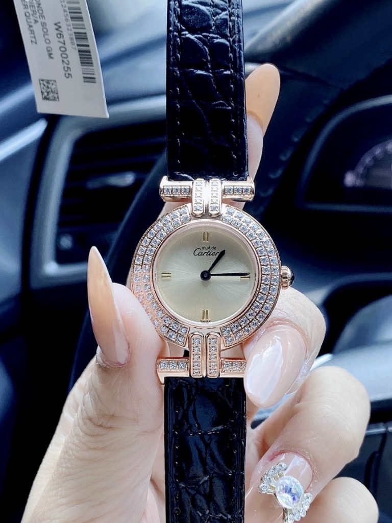 Đồng hồ Cartier nữ dây da màu đen