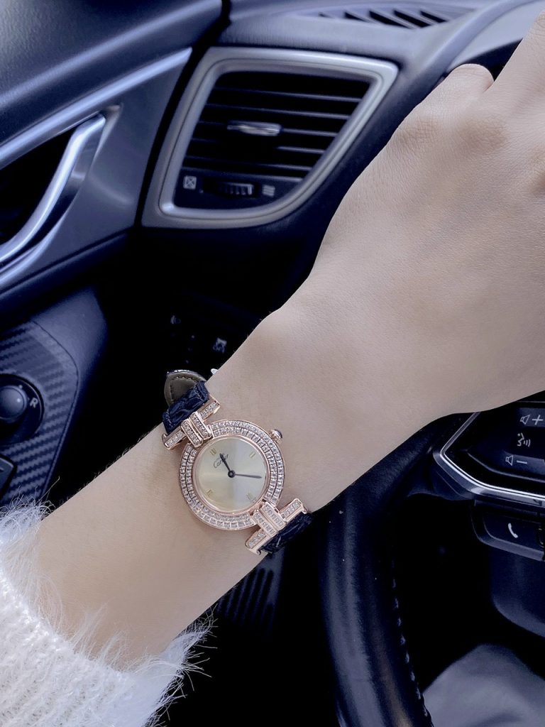 Đồng hồ Cartier nữ đính đá