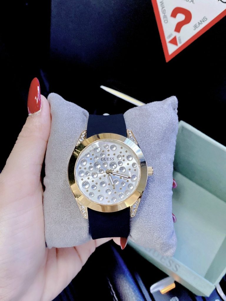 Đồng hồ Guess dây cao su màu đen