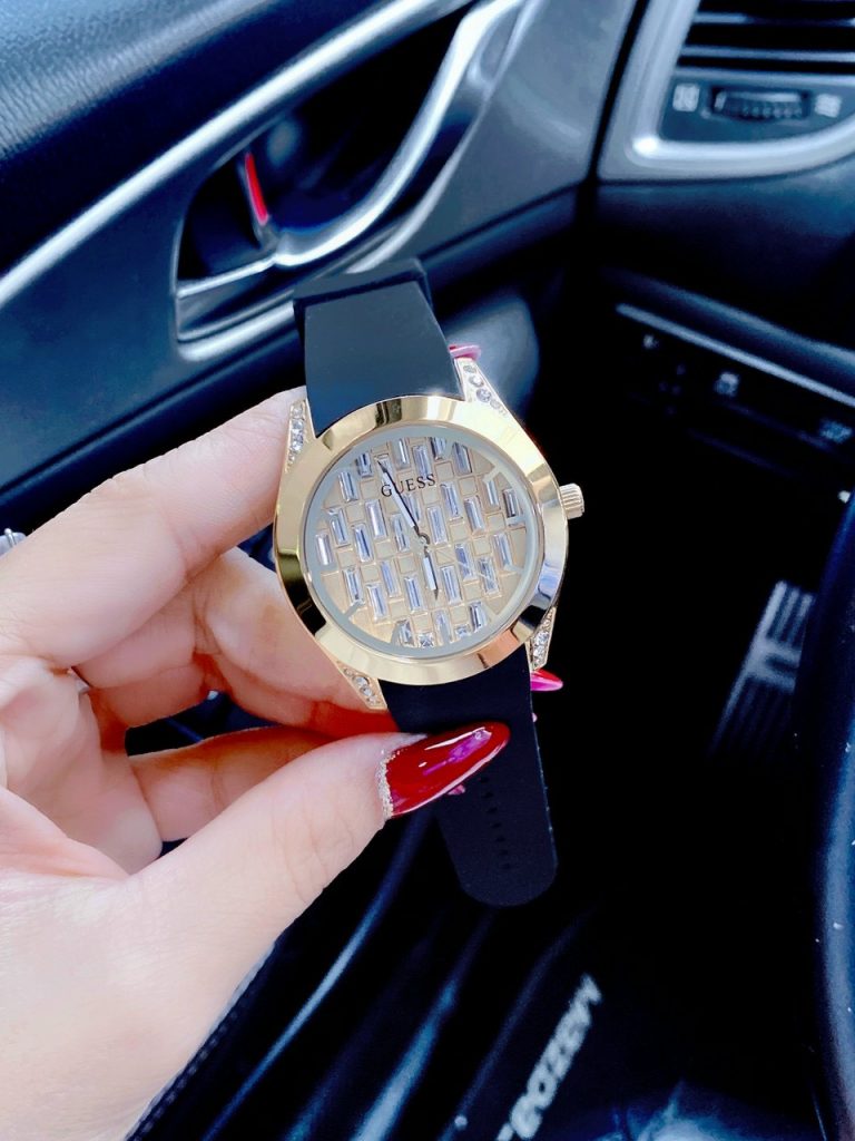 Đồng hồ Guess dây cao su màu đen