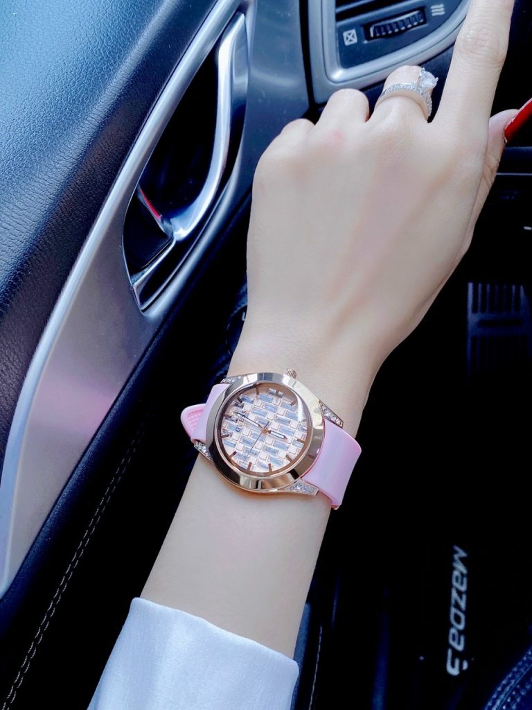 Đồng hồ Guess đính đá