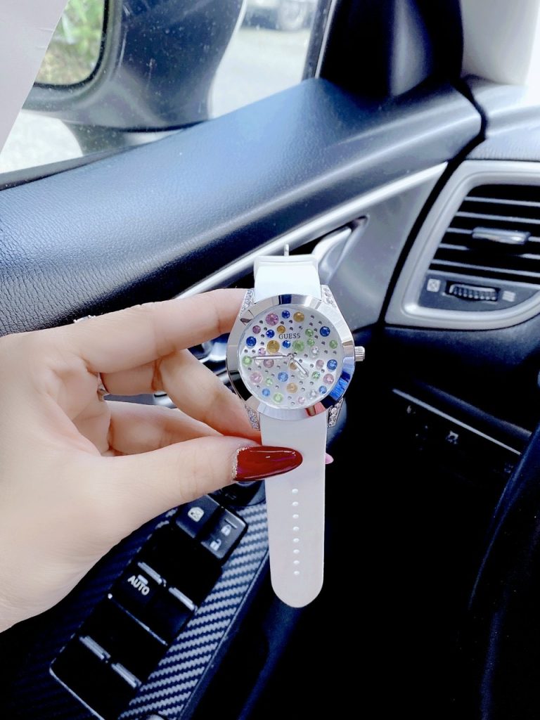 Đồng hồ Guess màu trắng