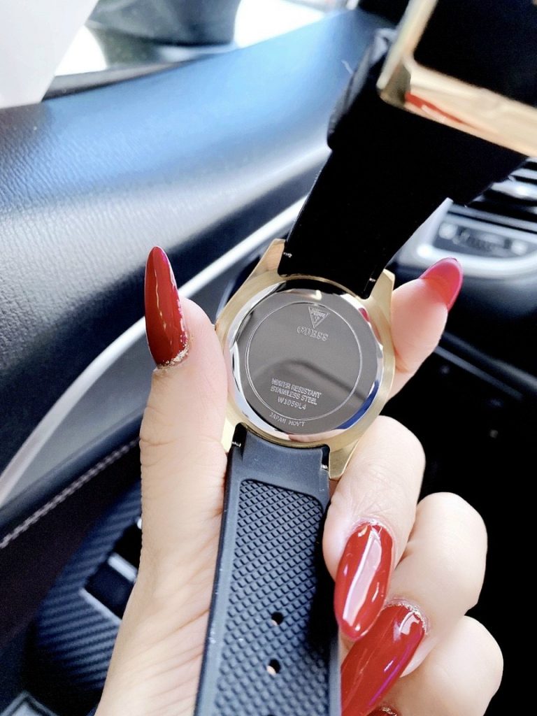 Đồng hồ Guess sale