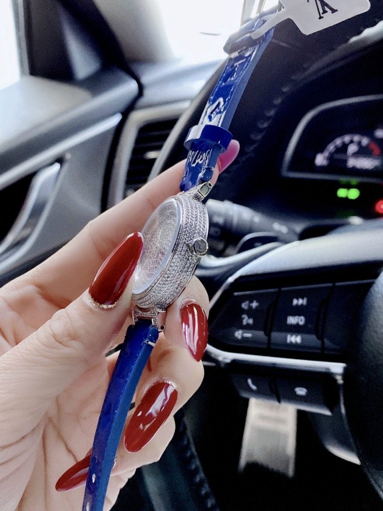 Đồng hồ LV like auth