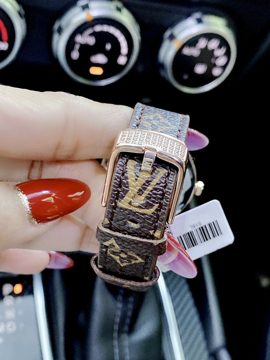 Đồng hồ Louis Vuitton đính đá Đồng hồ Louis Vuitton đính đá