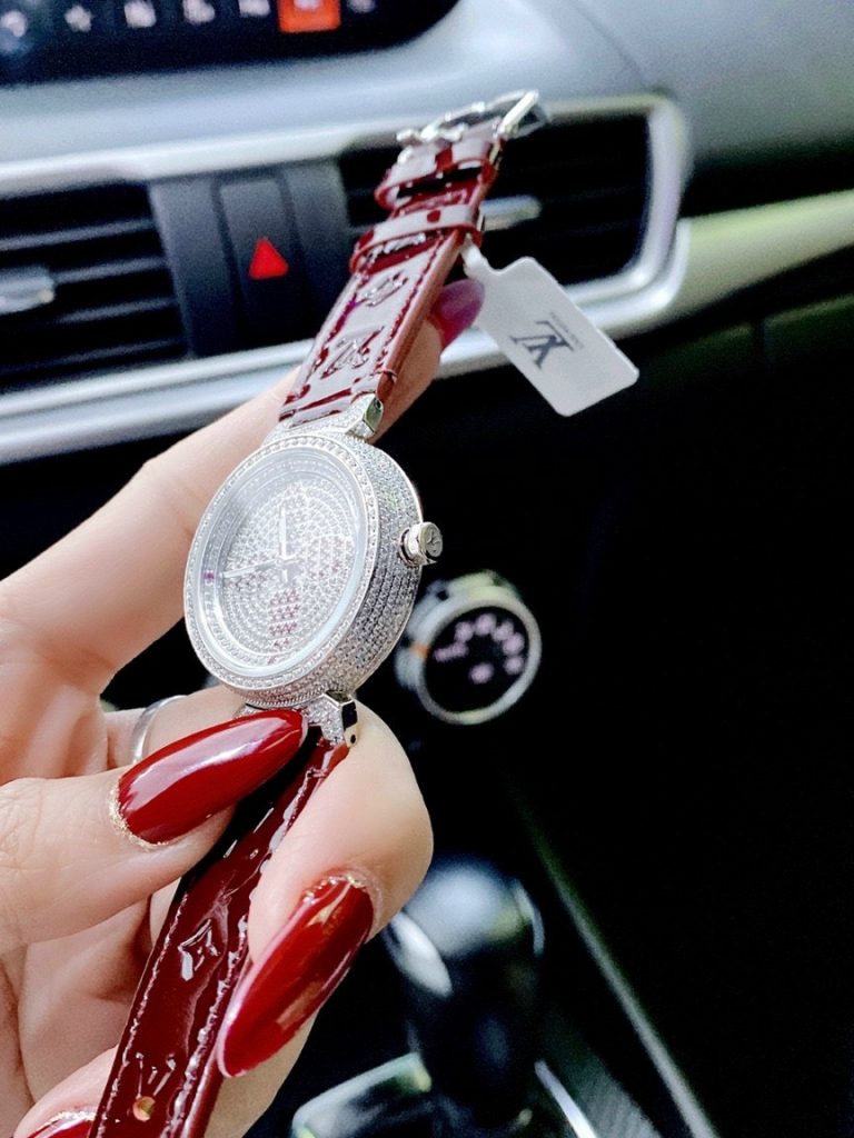 Đồng hồ Louis Vuitton giá rẻ