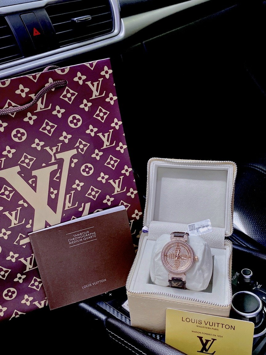 Đồng hồ Louis Vuitton nữ siêu cấp Đồng hồ Louis Vuitton nữ siêu cấp