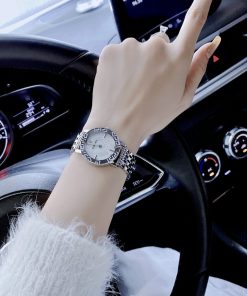 Đồng hồ nữ dây kim loại Versace