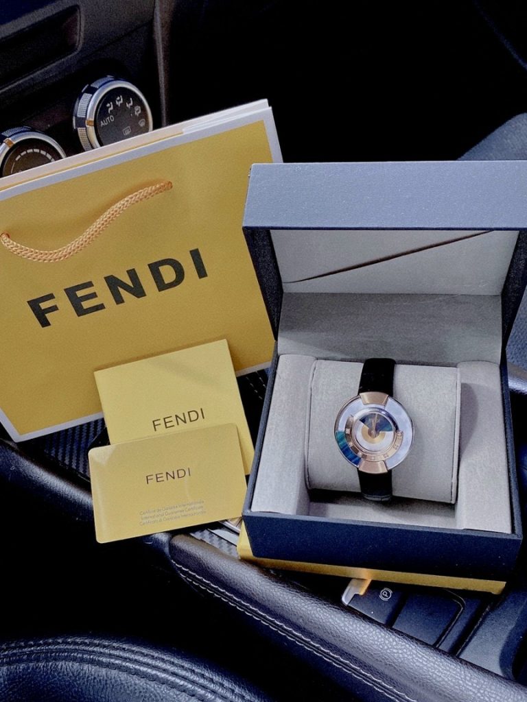 Đồng hồ Fendi fake thụy sỹ
