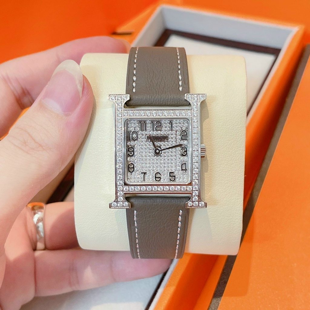Đồng hồ Hermes dây da màu xám