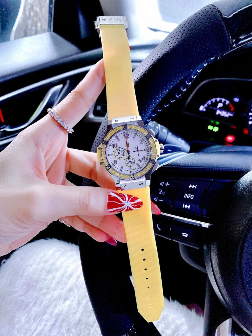 Đồng hồ Hublot nữ dây cao su màu vàng Đồng hồ Hublot nữ dây cao su màu vàng