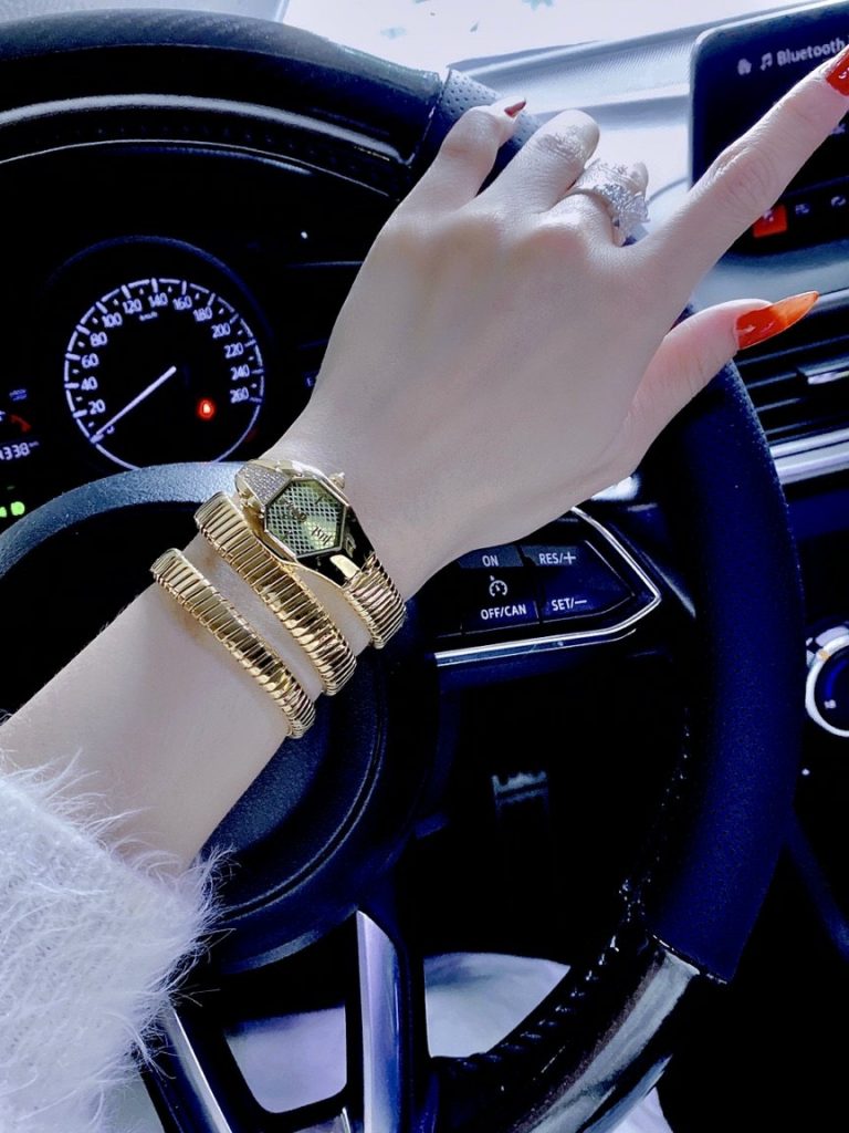 Đồng hồ Just Cavalli nữ rắn quấn