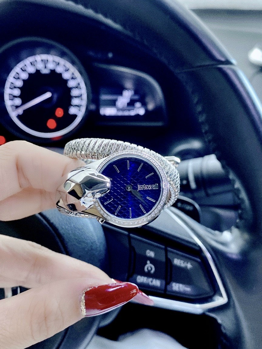 Đồng hồ nữ Just Cavalli rắn ngậm tiền Đồng hồ nữ Just Cavalli rắn ngậm tiền