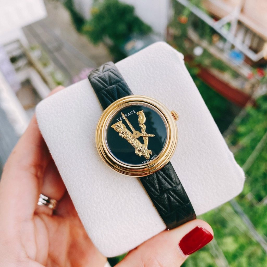 Đồng hồ nữ dây da màu đen Versace