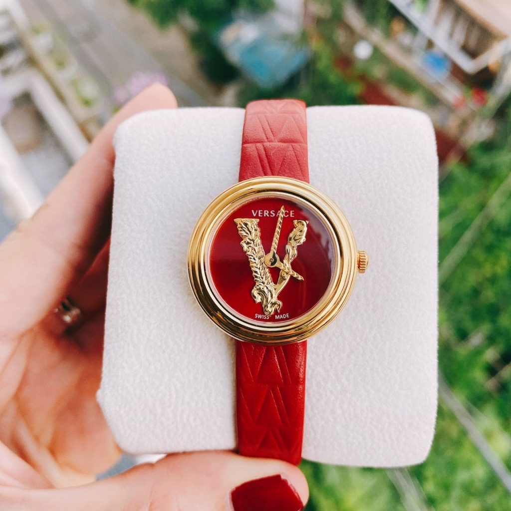 Đồng hồ nữ dây da màu đỏ Versace