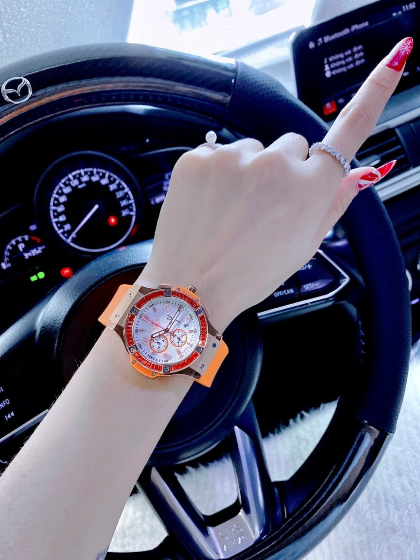 Đồng hồ nữ đính đá Hublot Đồng hồ nữ đính đá Hublot