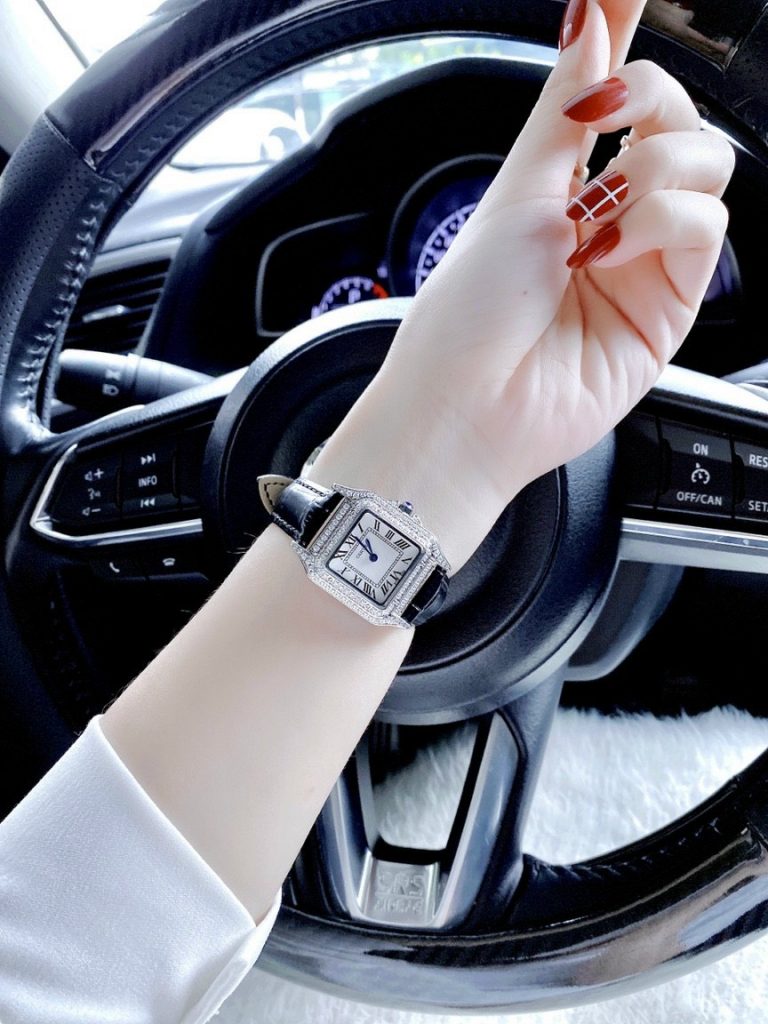 Đồng hồ Cartier nữ dây da màu đen