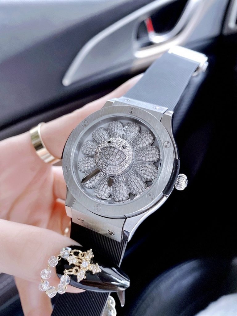 Đồng hồ nữ dây cao su Hublot