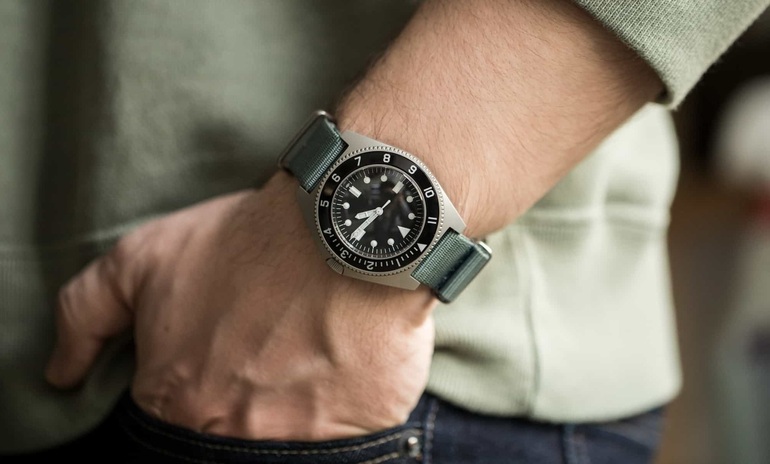 tìm hiểu ý nghĩa có ký hiệu trên đồng hồ đeo tay