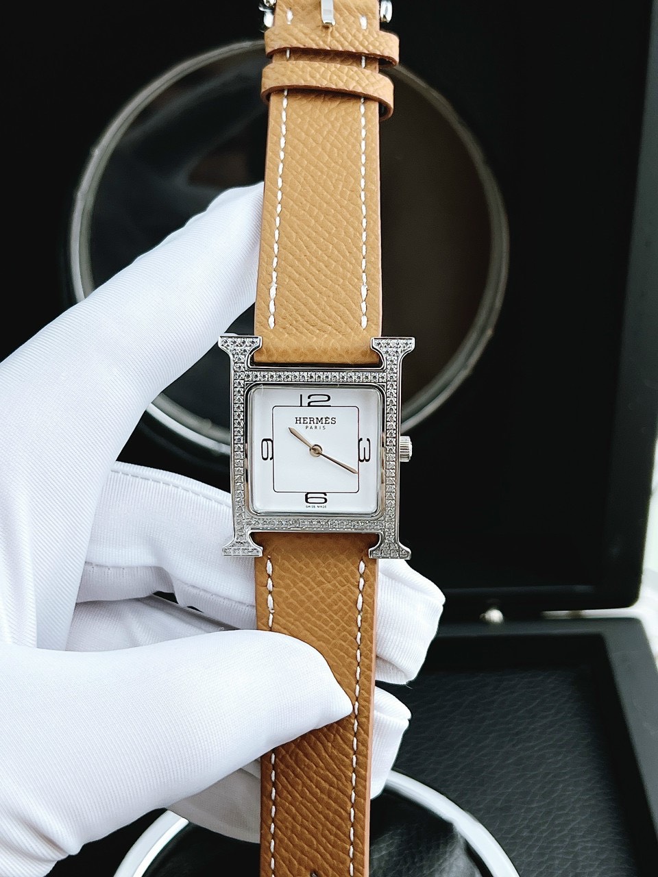 Đồng hồ Hermes mặt vuông đính đá Đồng hồ Hermes mặt vuông đính đá