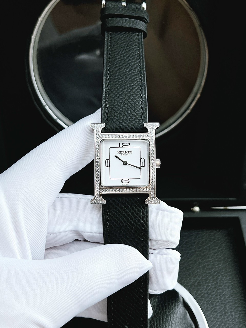 Đồng hồ Hermes nữ dây da màu đen Đồng hồ Hermes nữ dây da màu đen