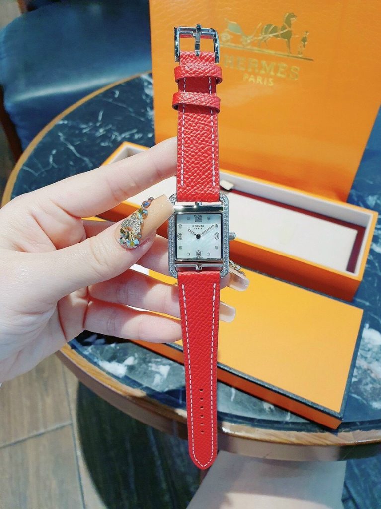 Đồng hồ Hermes nữ dây da màu đỏ